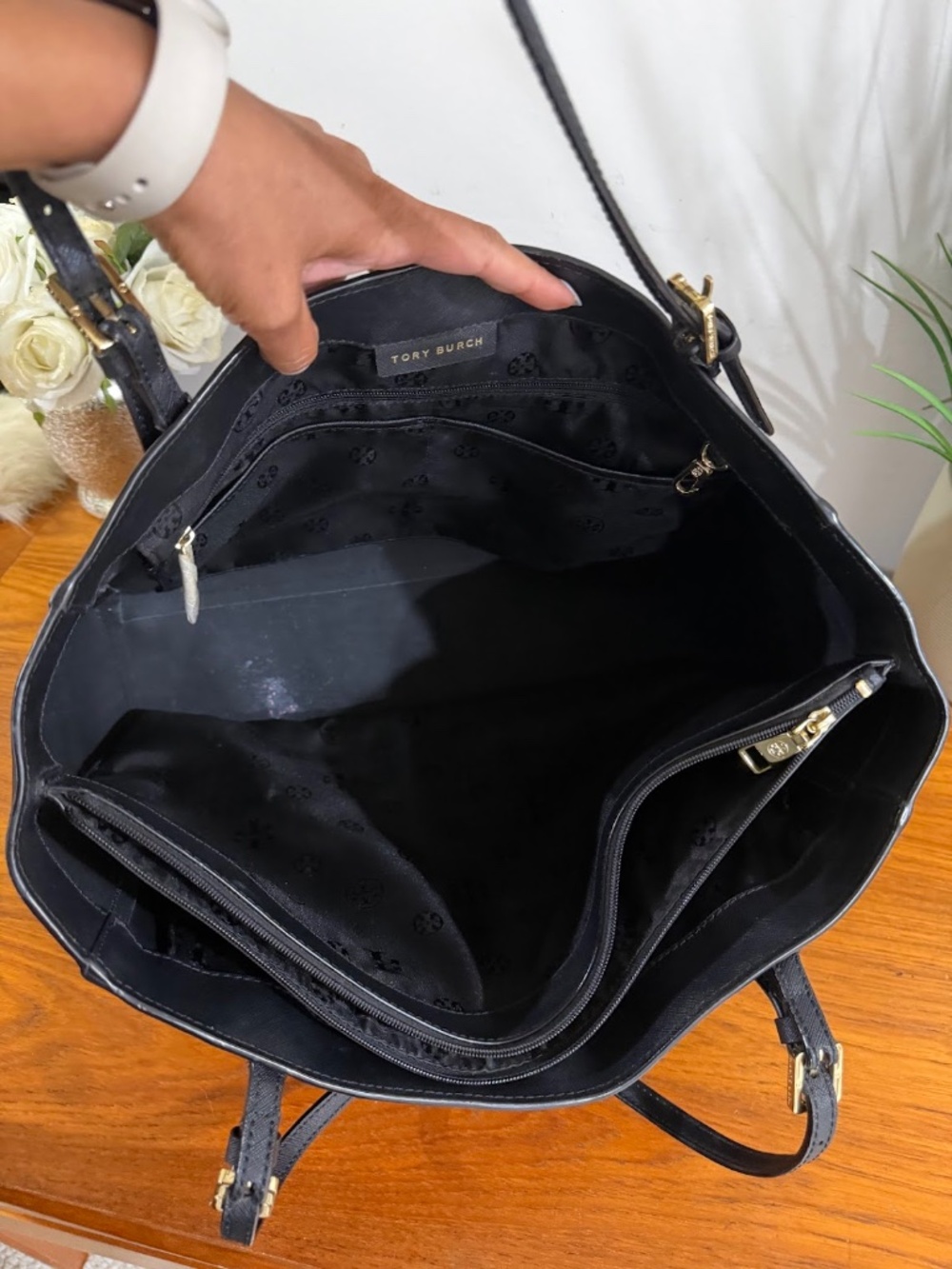 Tory Burch Black Saffiano Leather Large Tote Laptop Shoulder Bag - Picture 6 of 10